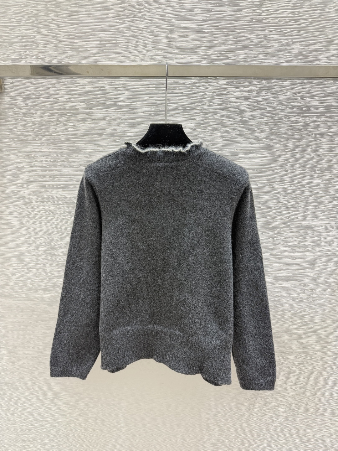 🆕CH家🆕  早秋新款  撞色简约圆领针织长袖开衫 颜色：杏色 灰色 尺码：36.38.40      