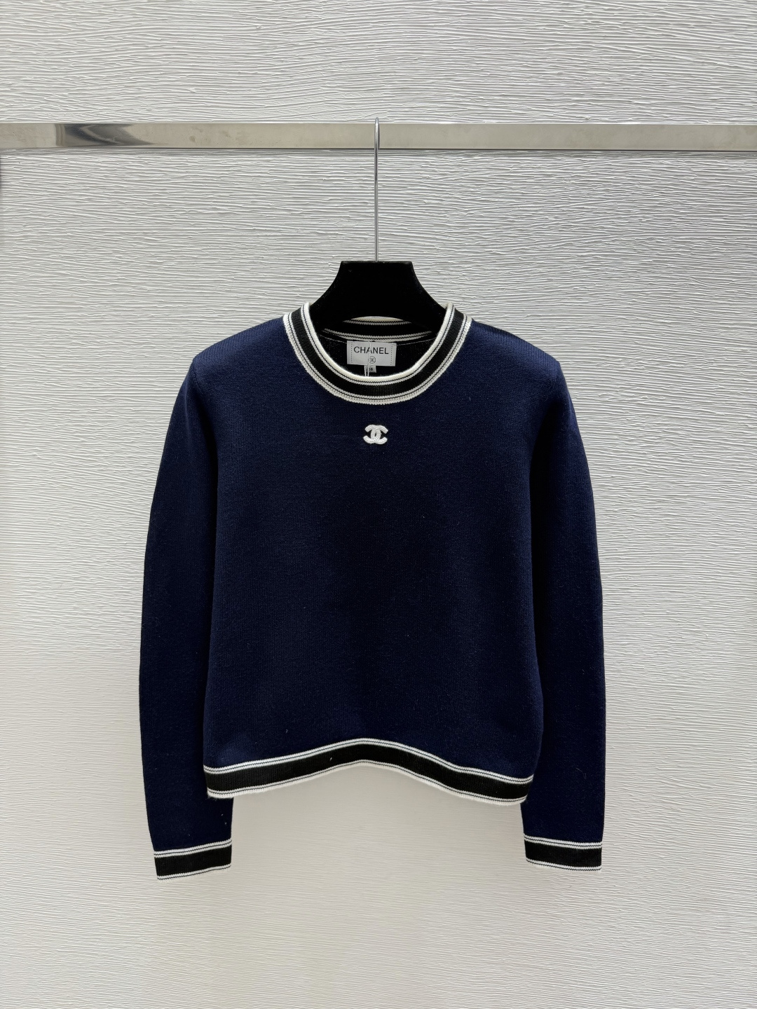 🆕CH家🆕  早秋新款  撞色简约圆领针织长袖 颜色：杏色 蓝色 宝蓝 尺码：36.38.40      