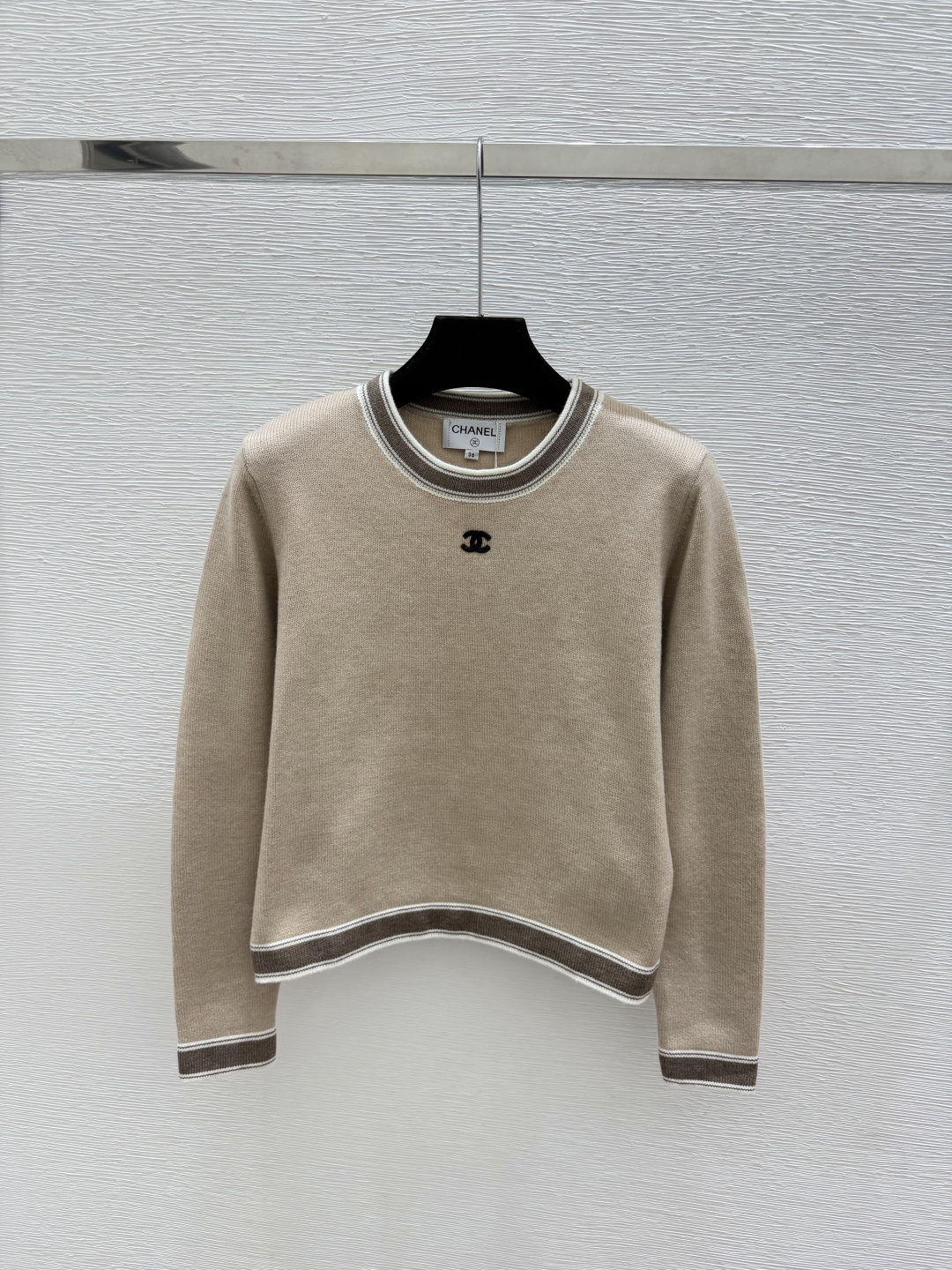 🆕CH家🆕  早秋新款  撞色简约圆领针织长袖 颜色：杏色 蓝色 宝蓝 尺码：36.38.40      