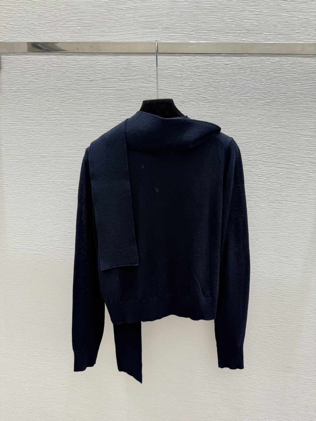 🆕M家🆕  早秋新款  纯色简约V领针织长袖开衫 颜色：灰色 宝蓝 尺码：36.38.40      