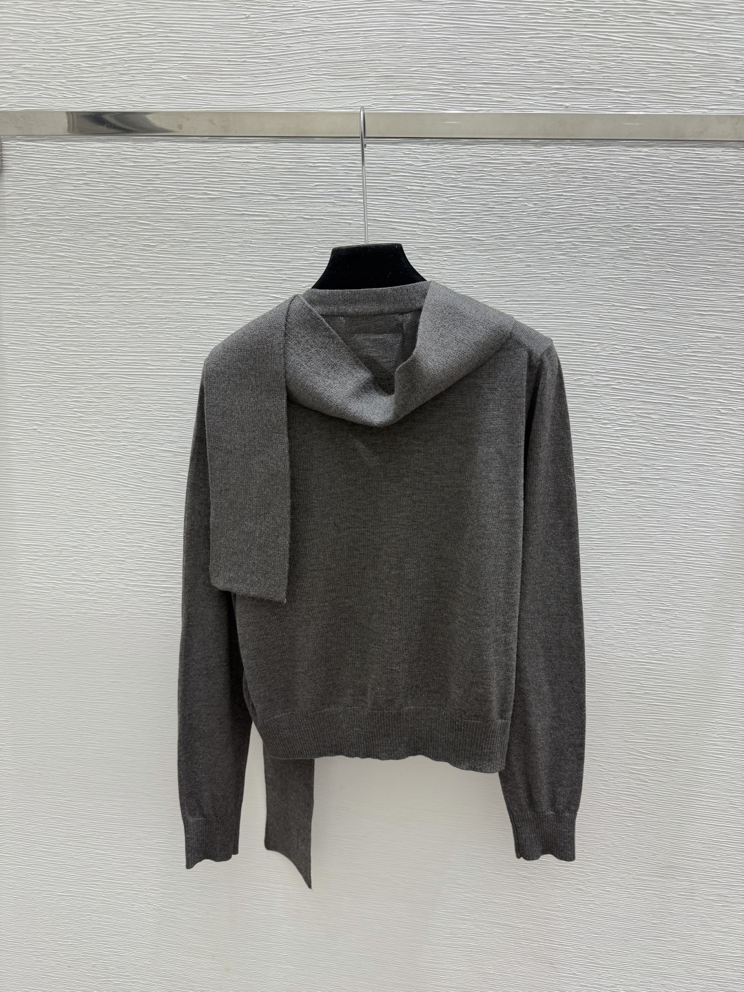🆕M家🆕  早秋新款  纯色简约V领针织长袖开衫 颜色：灰色 宝蓝 尺码：36.38.40      