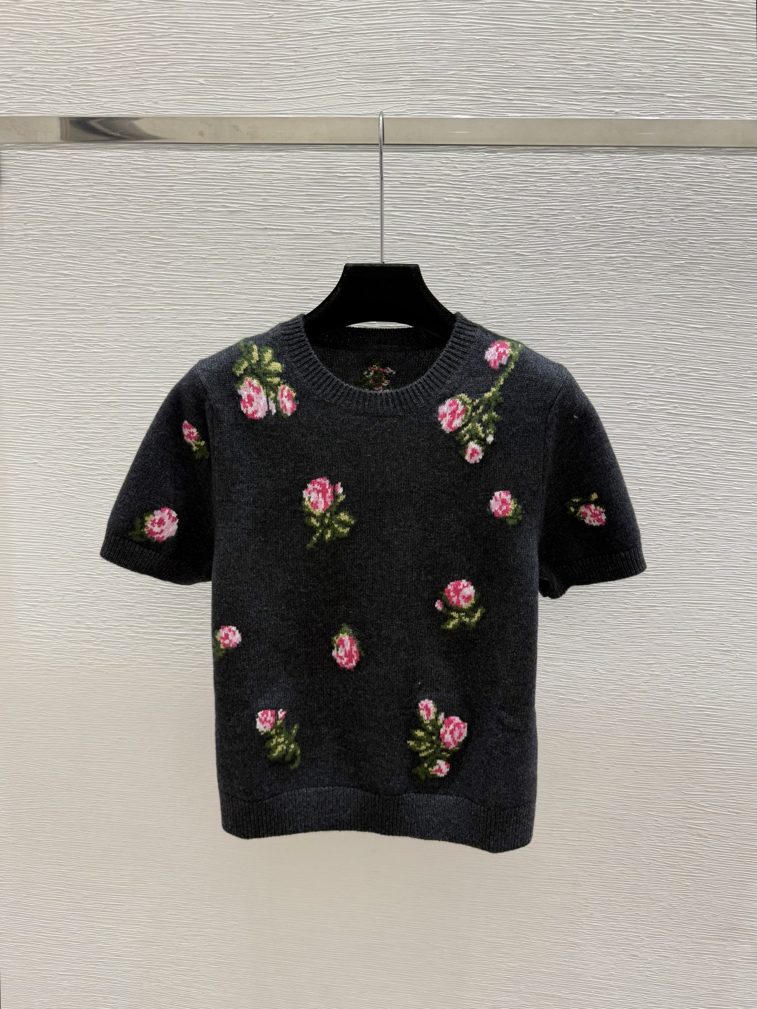 🆕ER家🆕  早秋新款  撞色花卉圆领针织短袖 颜色：白色 灰色 尺码：36.38.40      