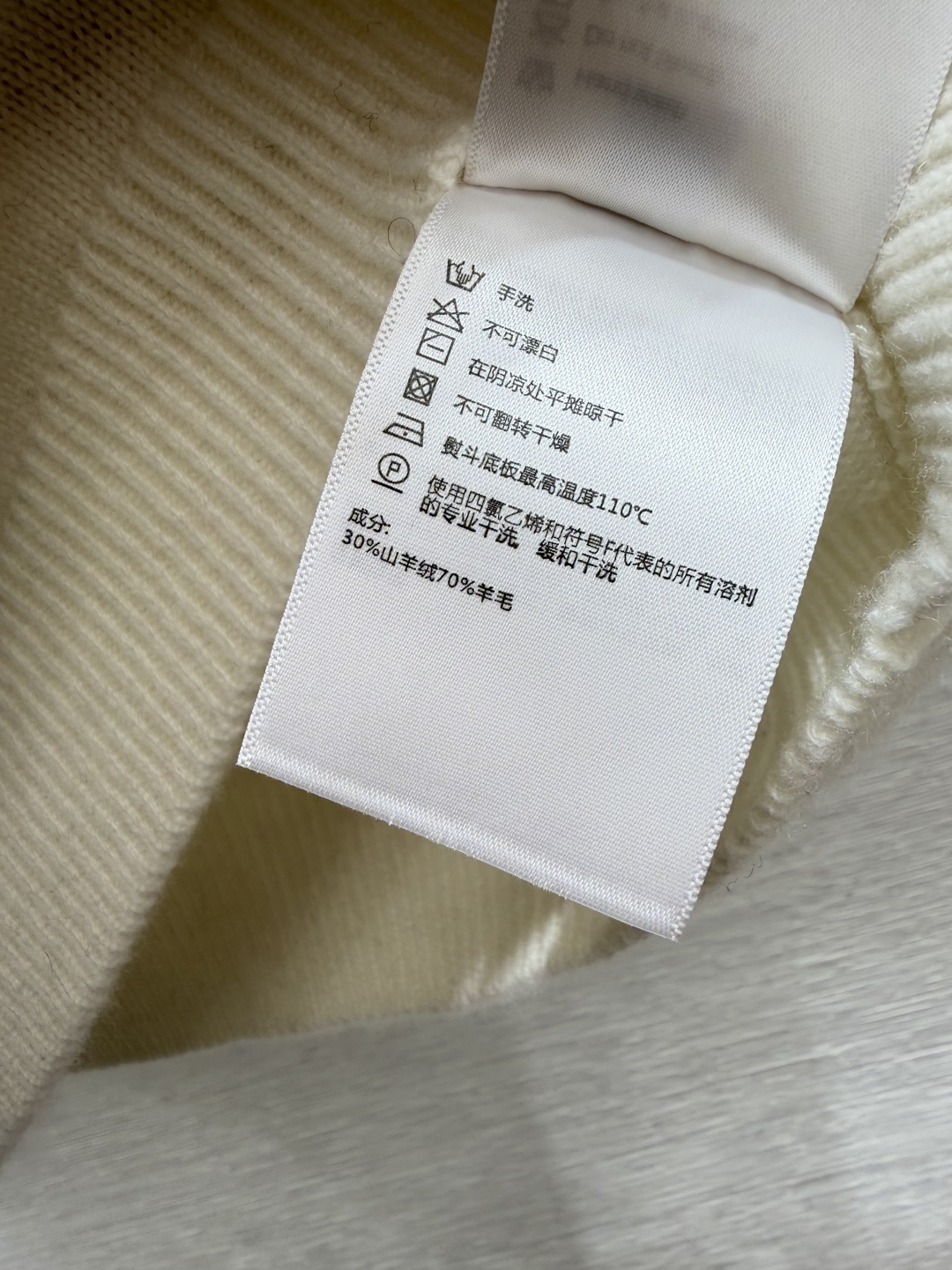 🆕ER家🆕  早秋新款  撞色花卉圆领针织短袖 颜色：白色 灰色 尺码：36.38.40      