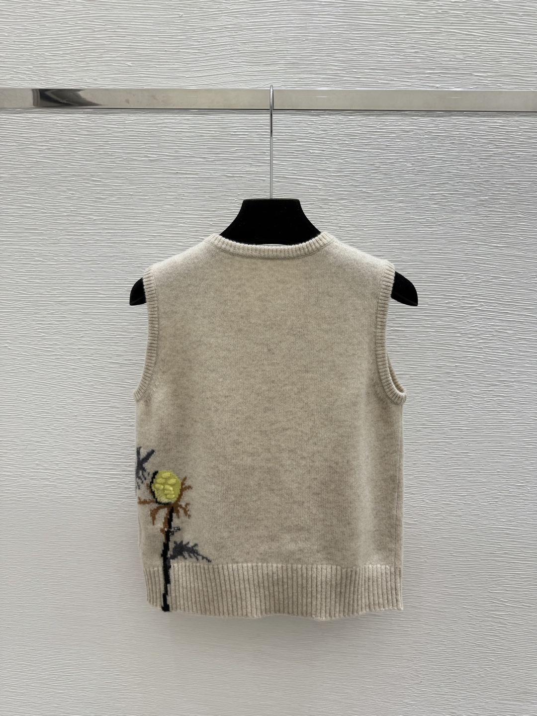 🆕ER家🆕  早秋新款  撞色花卉圆领针织背心 颜色：杏色 蓝色 尺码：36.38.40      