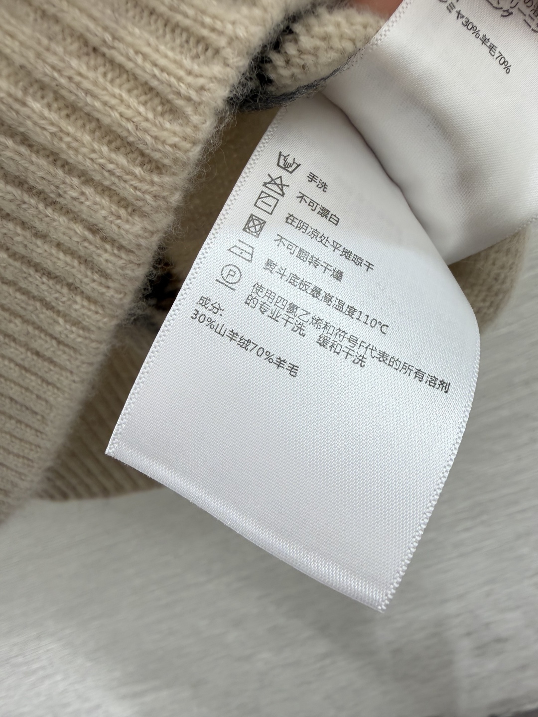 🆕ER家🆕  早秋新款  撞色花卉圆领针织背心 颜色：杏色 蓝色 尺码：36.38.40      