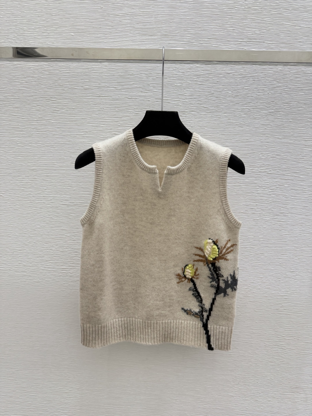 🆕ER家🆕  早秋新款  撞色花卉圆领针织背心 颜色：杏色 蓝色 尺码：36.38.40      