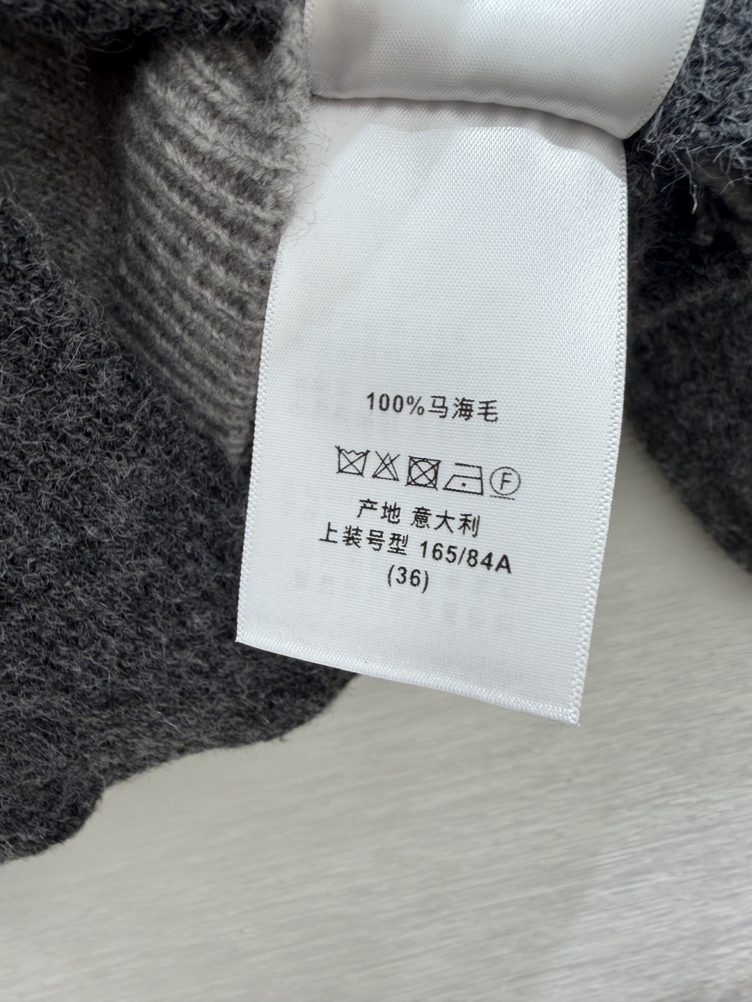 🆕D家🆕  早秋新款  撞色花卉假两件圆领针织长袖开衫 颜色：灰色 宝蓝 尺码：36.38.40      