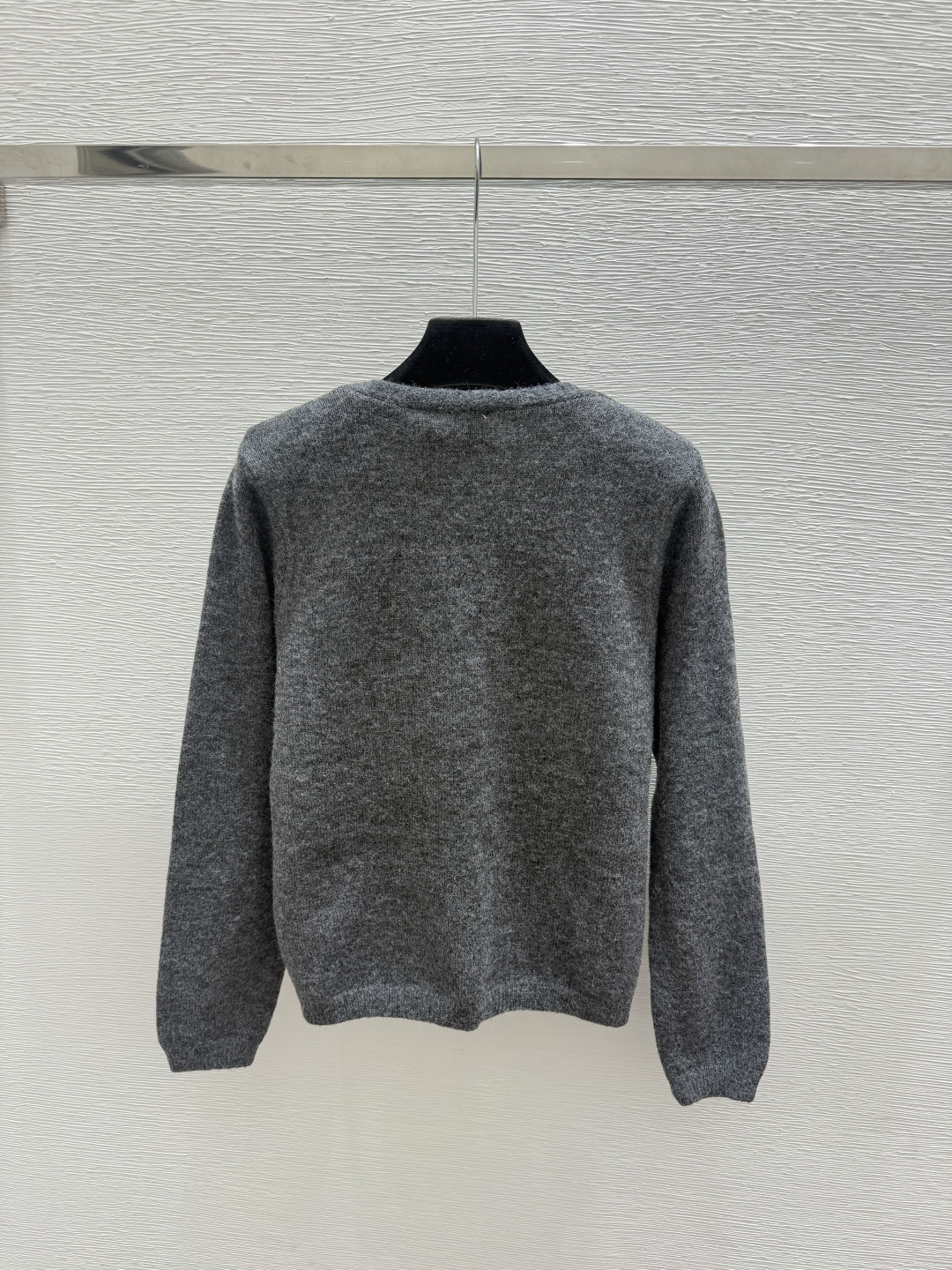 🆕D家🆕  早秋新款  撞色花卉假两件圆领针织长袖开衫 颜色：灰色 宝蓝 尺码：36.38.40      