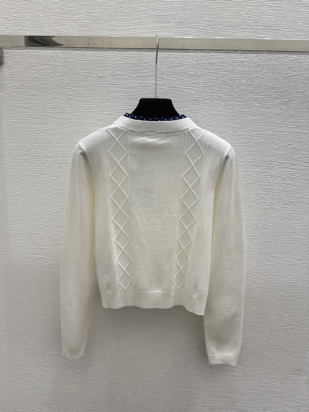 🆕VA家🆕  早秋新款  撞色波点蝴蝶结圆领针织长袖 颜色：白色 宝蓝 尺码：36.38.40      