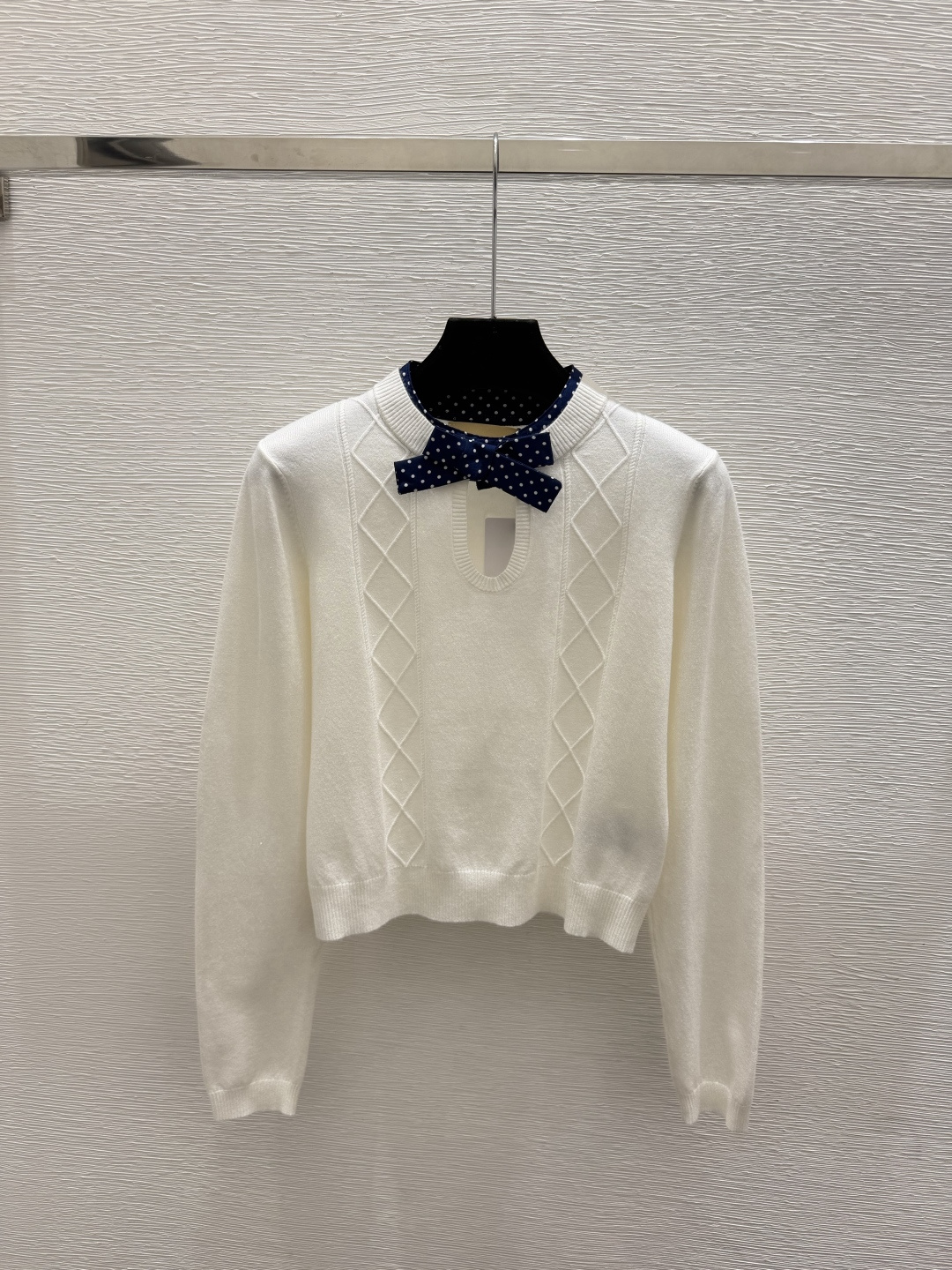 🆕VA家🆕  早秋新款  撞色波点蝴蝶结圆领针织长袖 颜色：白色 宝蓝 尺码：36.38.40      