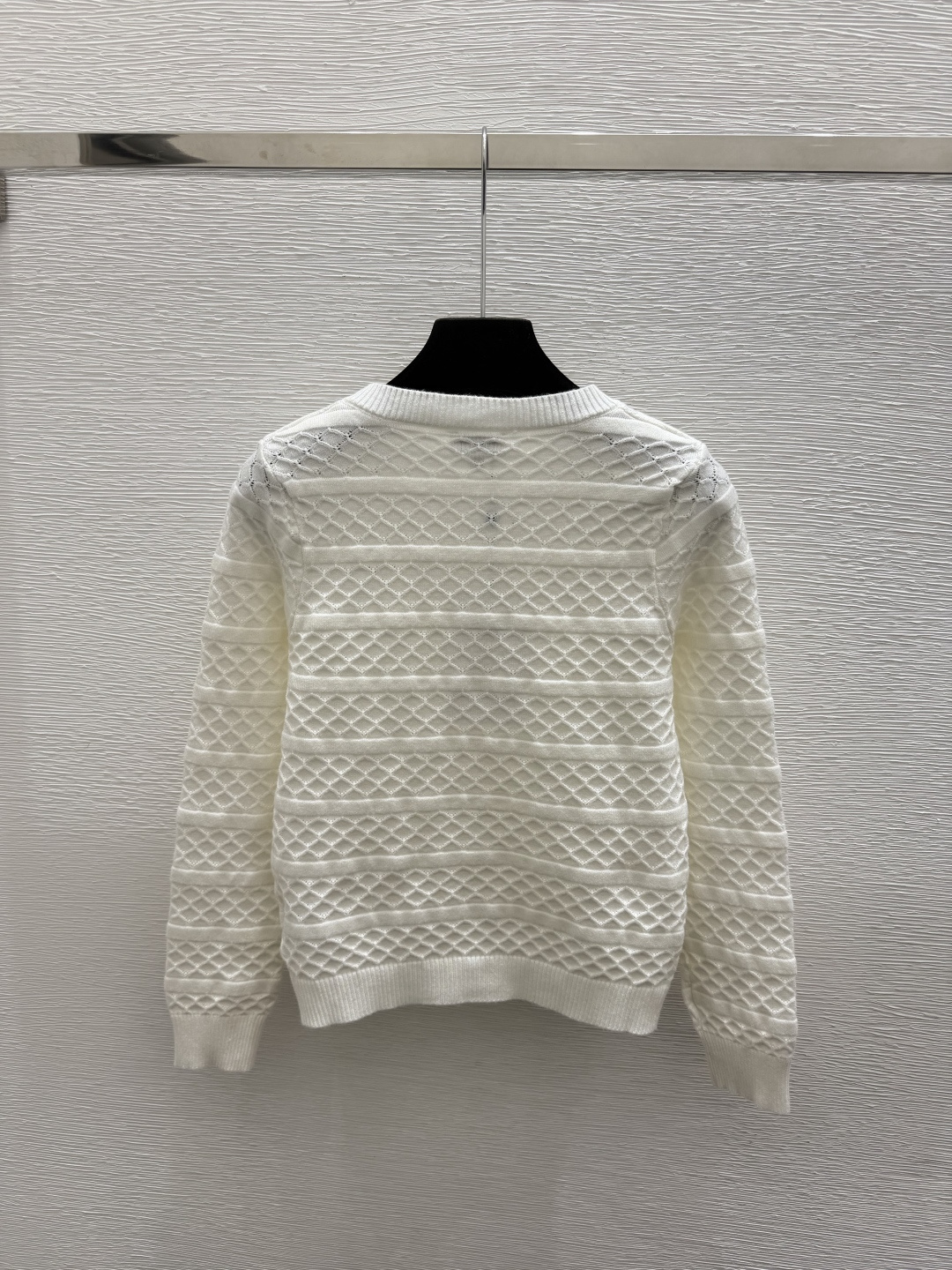 🆕CH家🆕  早秋新款  纯色简约圆领针织长袖开衫 颜色：白色 黑色 尺码：36.38.40      