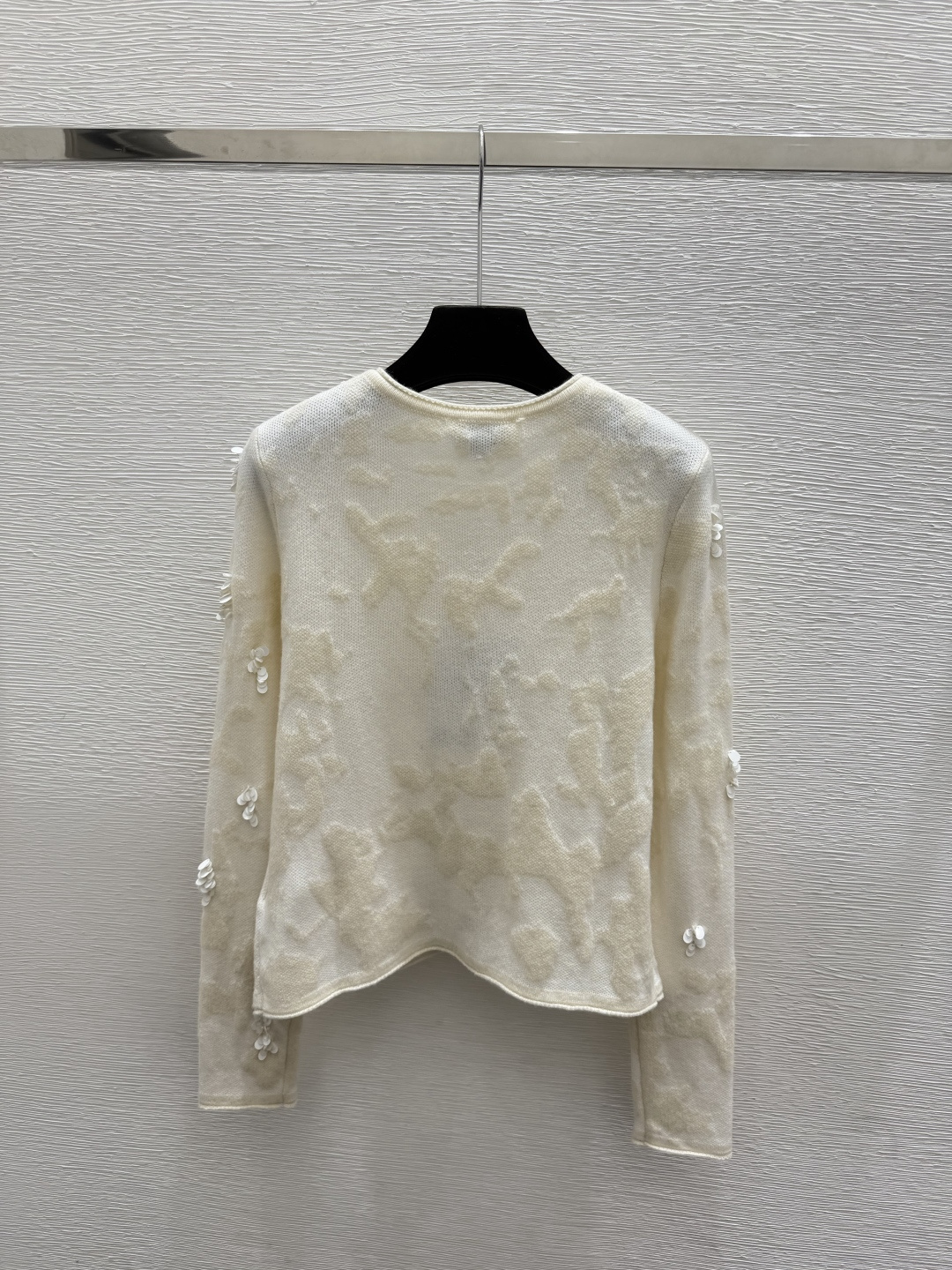 🆕CH家🆕  早秋新款  纯色珠片圆领针织长袖开衫 颜色：杏色 黑色 尺码：36.38.40      
