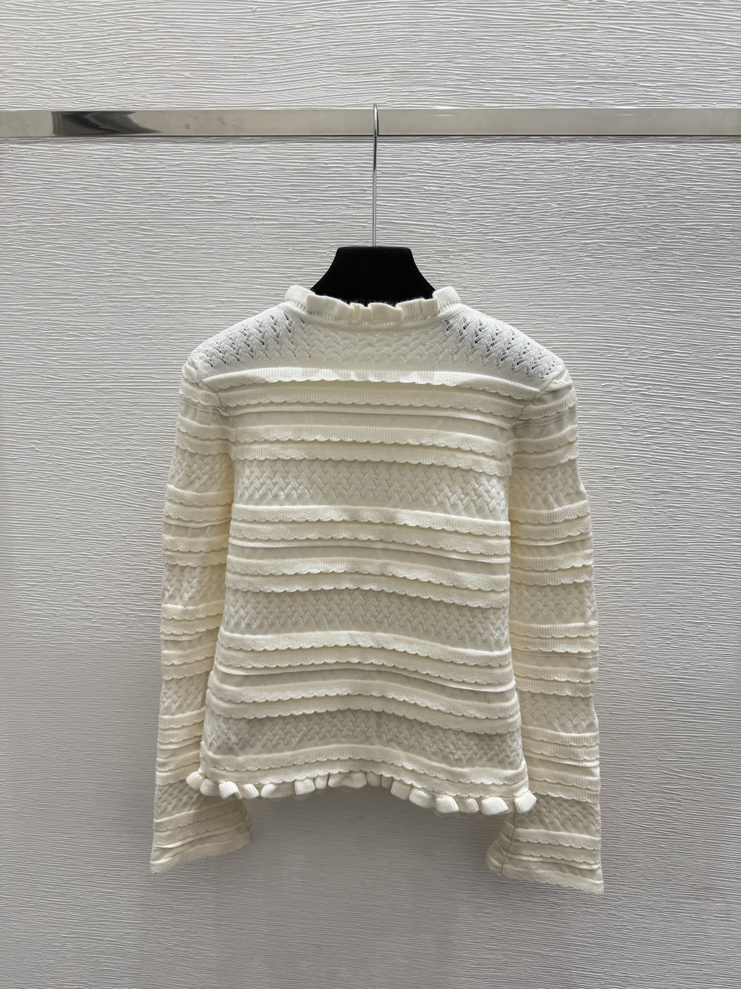 🆕CH家🆕  早秋新款  纯色简约圆领针织长袖开衫 颜色：白色 黑色 尺码：36.38.40      