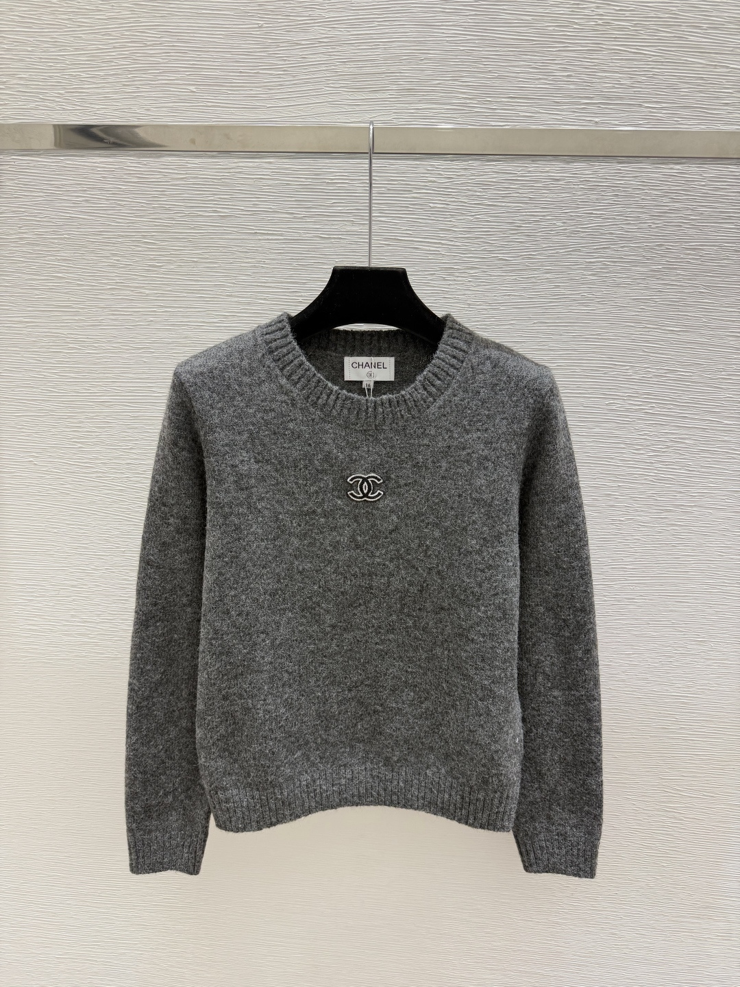 🆕CH家🆕  早秋新款  纯色简约圆领针织长袖 颜色：粉色 灰色 尺码：36.38.40      