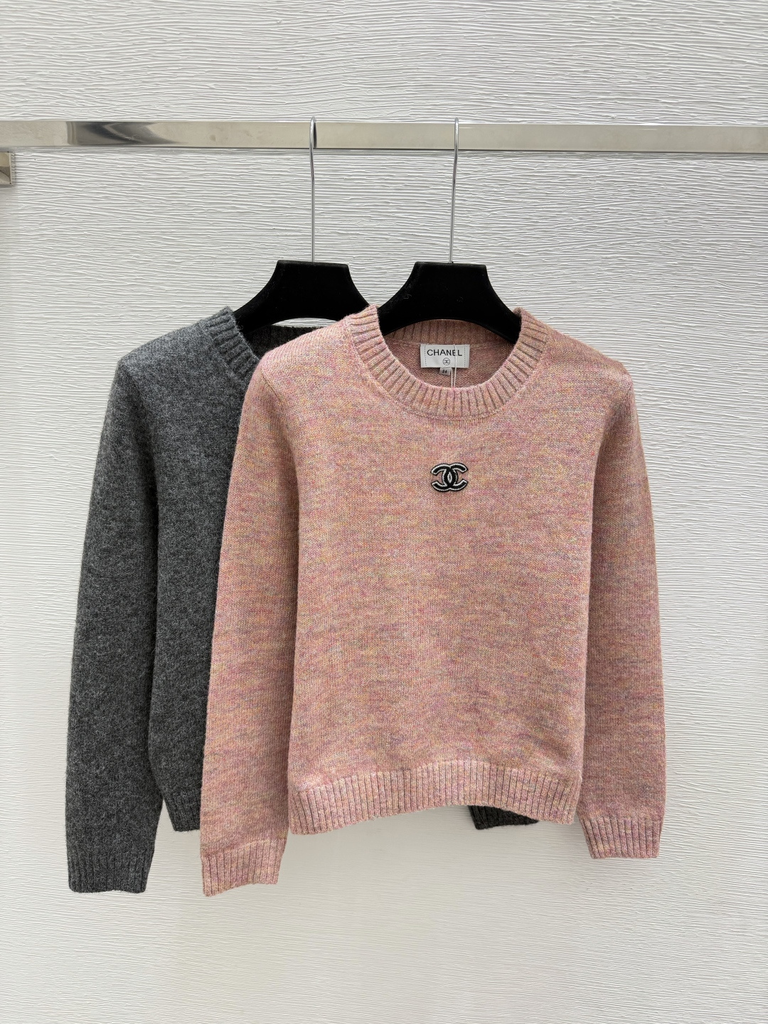 🆕CH家🆕  早秋新款  纯色简约圆领针织长袖 颜色：粉色 灰色 尺码：36.38.40      
