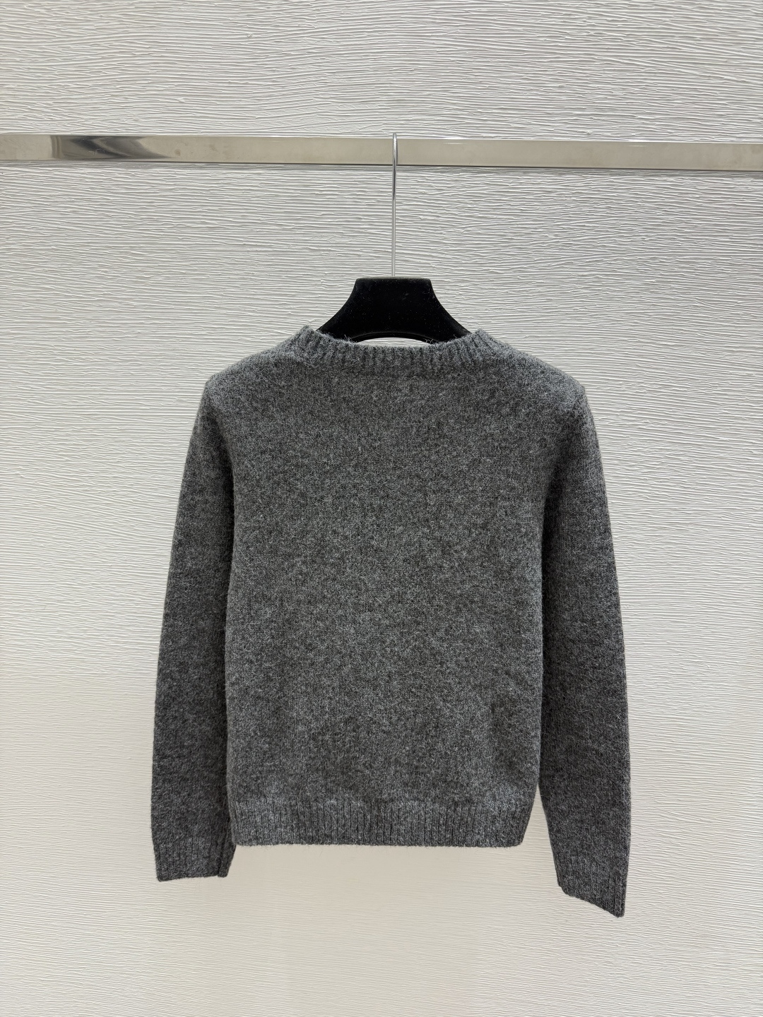 🆕CH家🆕  早秋新款  纯色简约圆领针织长袖 颜色：粉色 灰色 尺码：36.38.40      