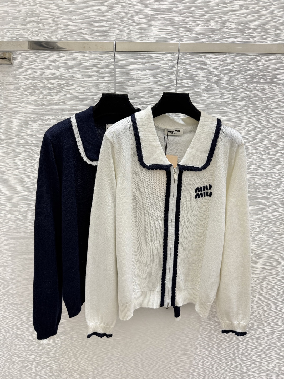 🆕M家🆕  早秋新款  撞色翻领针织长袖开衫 颜色：白色 宝蓝 尺码：36.38.40      