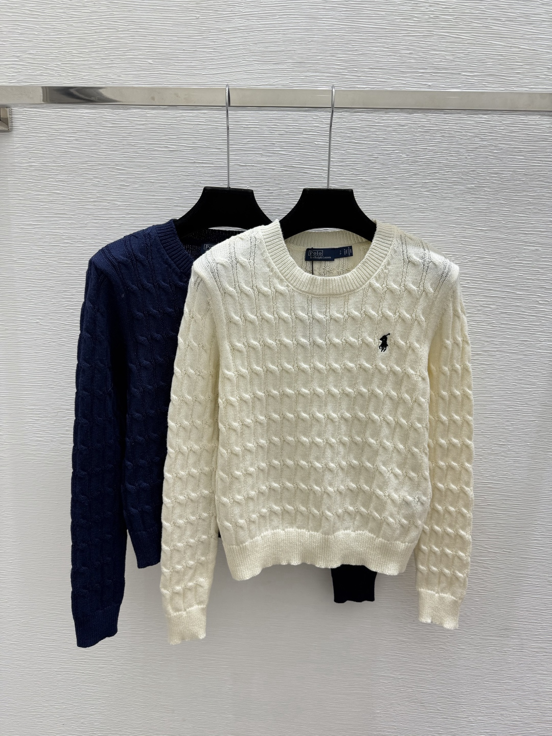 🆕PO家🆕  早秋新款  纯色简约圆领针织长袖 颜色：白色 宝蓝 尺码：36.38.40      