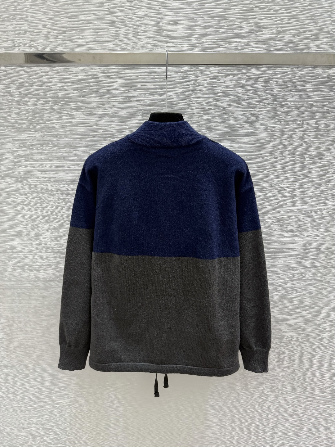 🆕LO家🆕  早秋新款  撞色简约圆领针织长袖开衫 颜色：宝蓝 尺码：36.38.40      