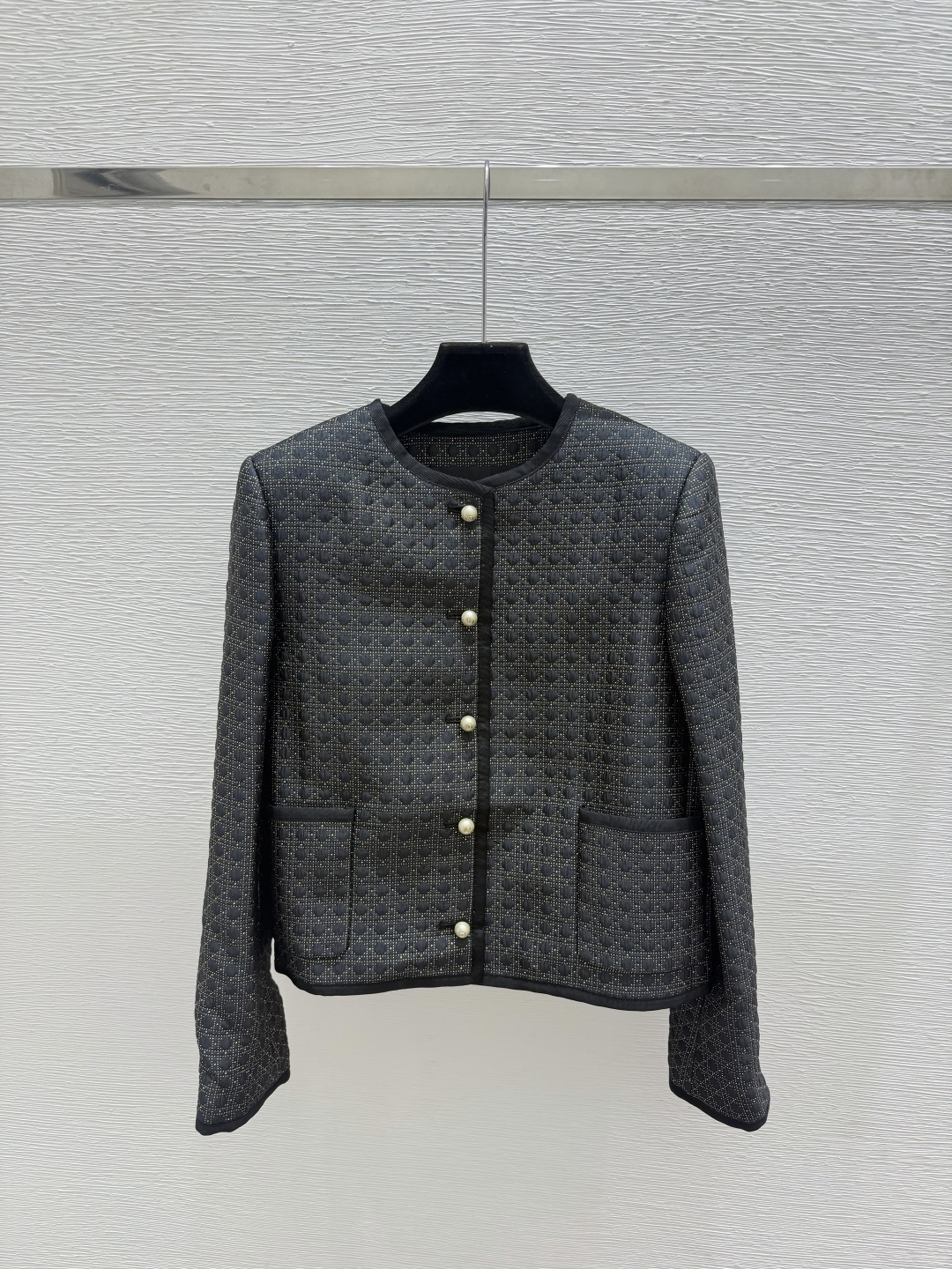 🆕D家🆕  早秋新款  纯色菱格圆领长袖开衫 颜色：黑色 尺码：36.38.40      