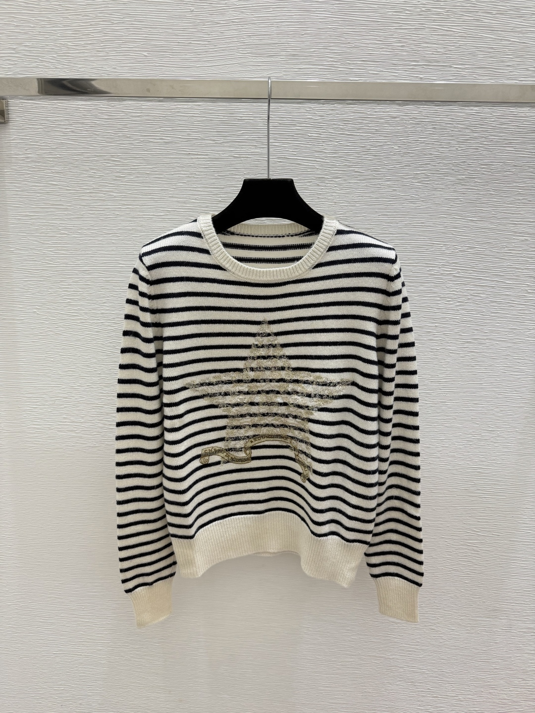 🆕D家🆕  早秋新款  撞色条纹五角星圆领针织长袖 颜色：杏色 黑色 尺码：36.38.40      
