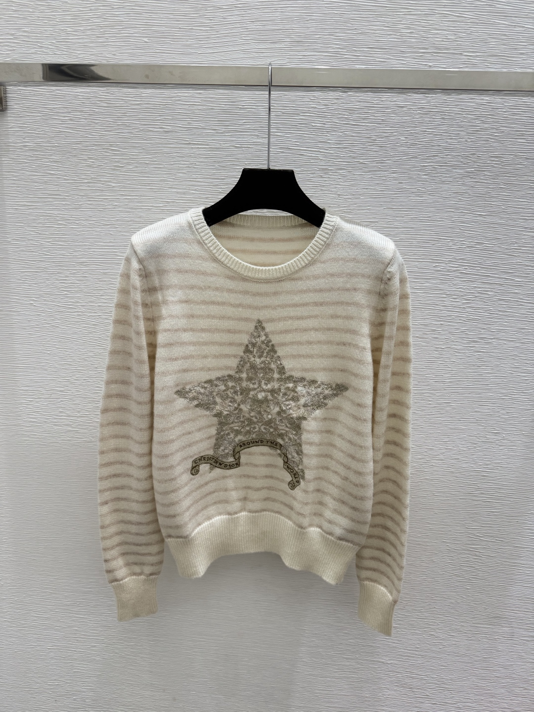 🆕D家🆕  早秋新款  撞色条纹五角星圆领针织长袖 颜色：杏色 黑色 尺码：36.38.40      