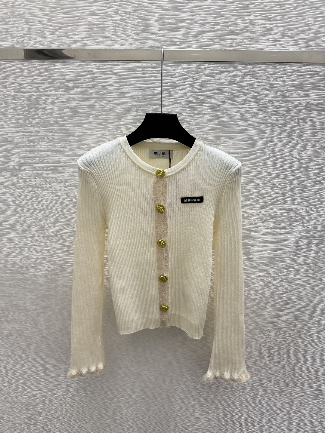 🆕M家🆕  早秋新款  纯色简约圆领针织长袖开衫 颜色：杏色 咖啡 尺码：36.38.40      