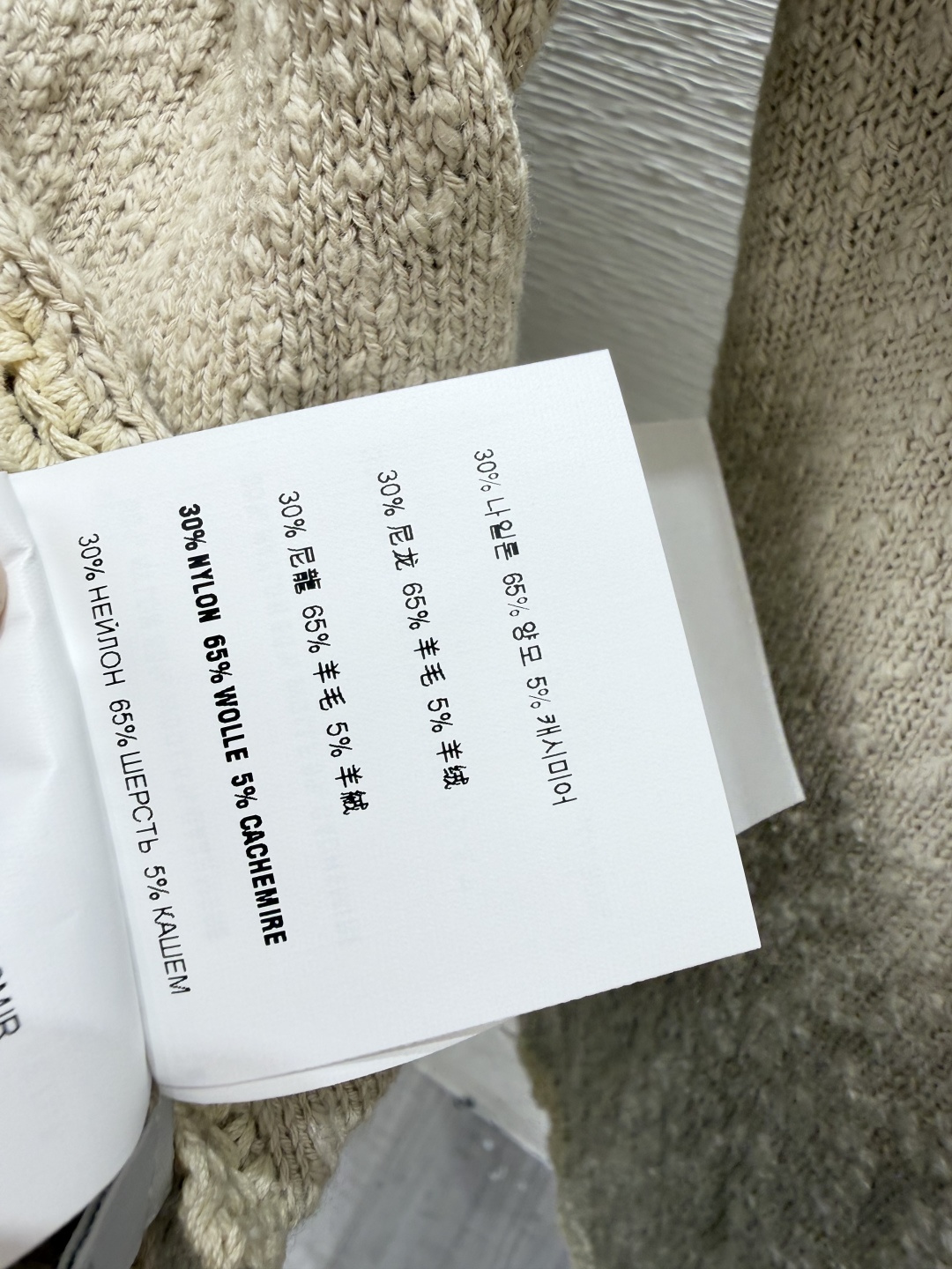 🆕M家🆕  早秋新款  纯色简约V领针织长袖开衫 颜色：杏色 咖啡 尺码：36.38.40      