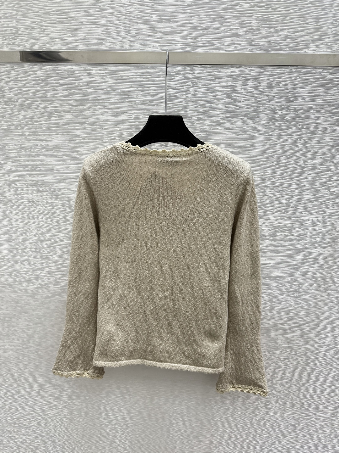 🆕M家🆕  早秋新款  纯色简约V领针织长袖开衫 颜色：杏色 咖啡 尺码：36.38.40      