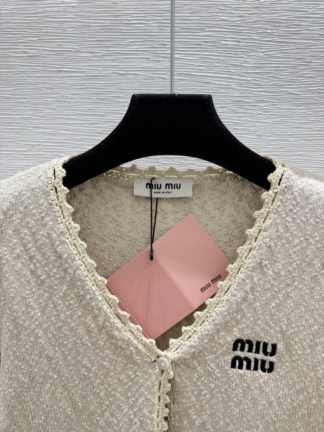 🆕M家🆕  早秋新款  纯色简约V领针织长袖开衫 颜色：杏色 咖啡 尺码：36.38.40      