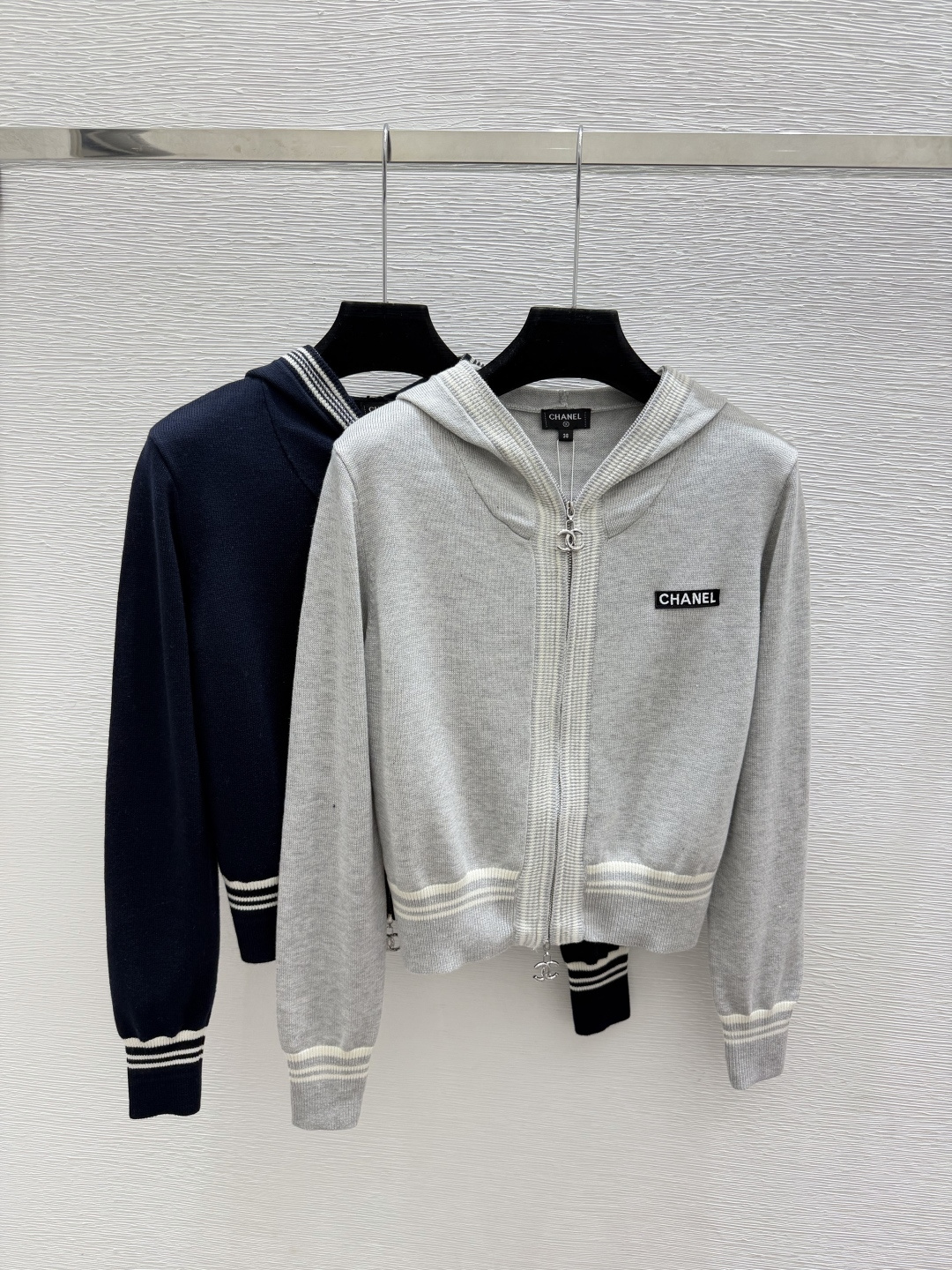 🆕CH家🆕  早秋新款  撞色连帽针织长袖开衫 颜色：灰色 宝蓝 尺码：36.38.40      