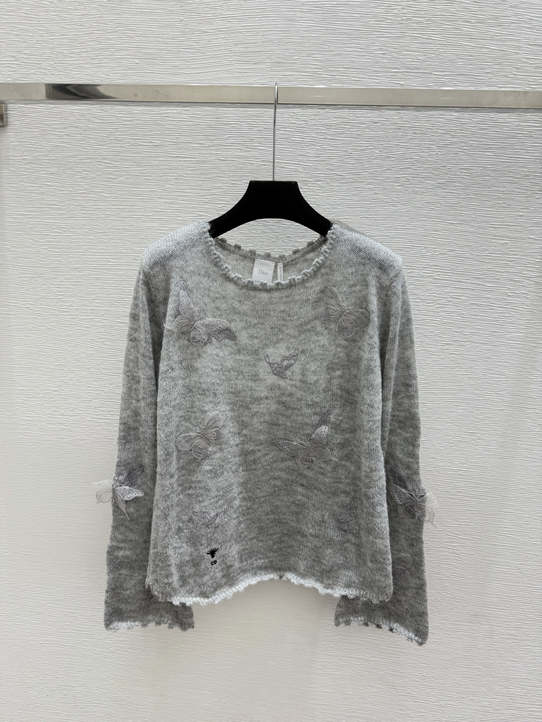 🆕D家🆕  早秋新款  纯色蝴蝶圆领针织长袖 颜色：白色 灰色 尺码：36.38.40      