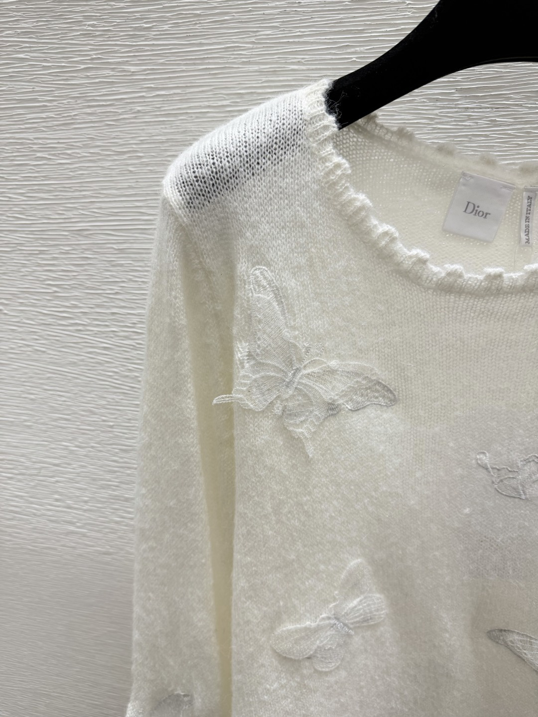 🆕D家🆕  早秋新款  纯色蝴蝶圆领针织长袖 颜色：白色 灰色 尺码：36.38.40      