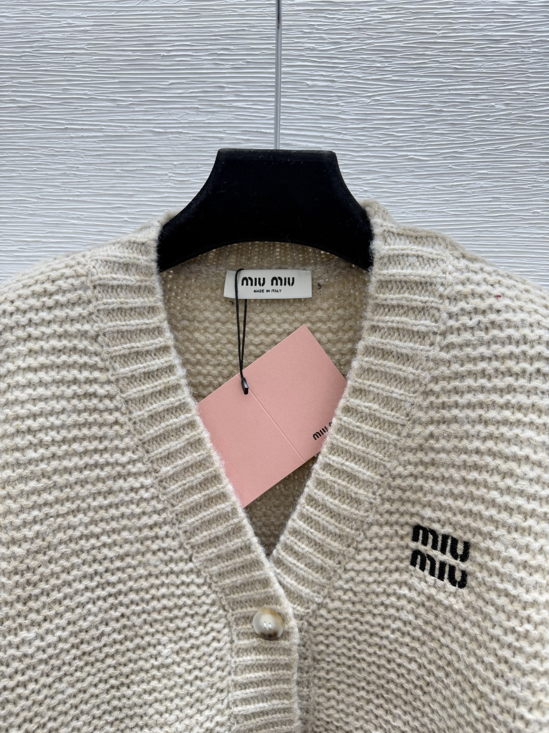 🆕M家🆕  早秋新款  纯色简约V领针织长袖开衫 颜色：卡其 尺码：36.38.40      