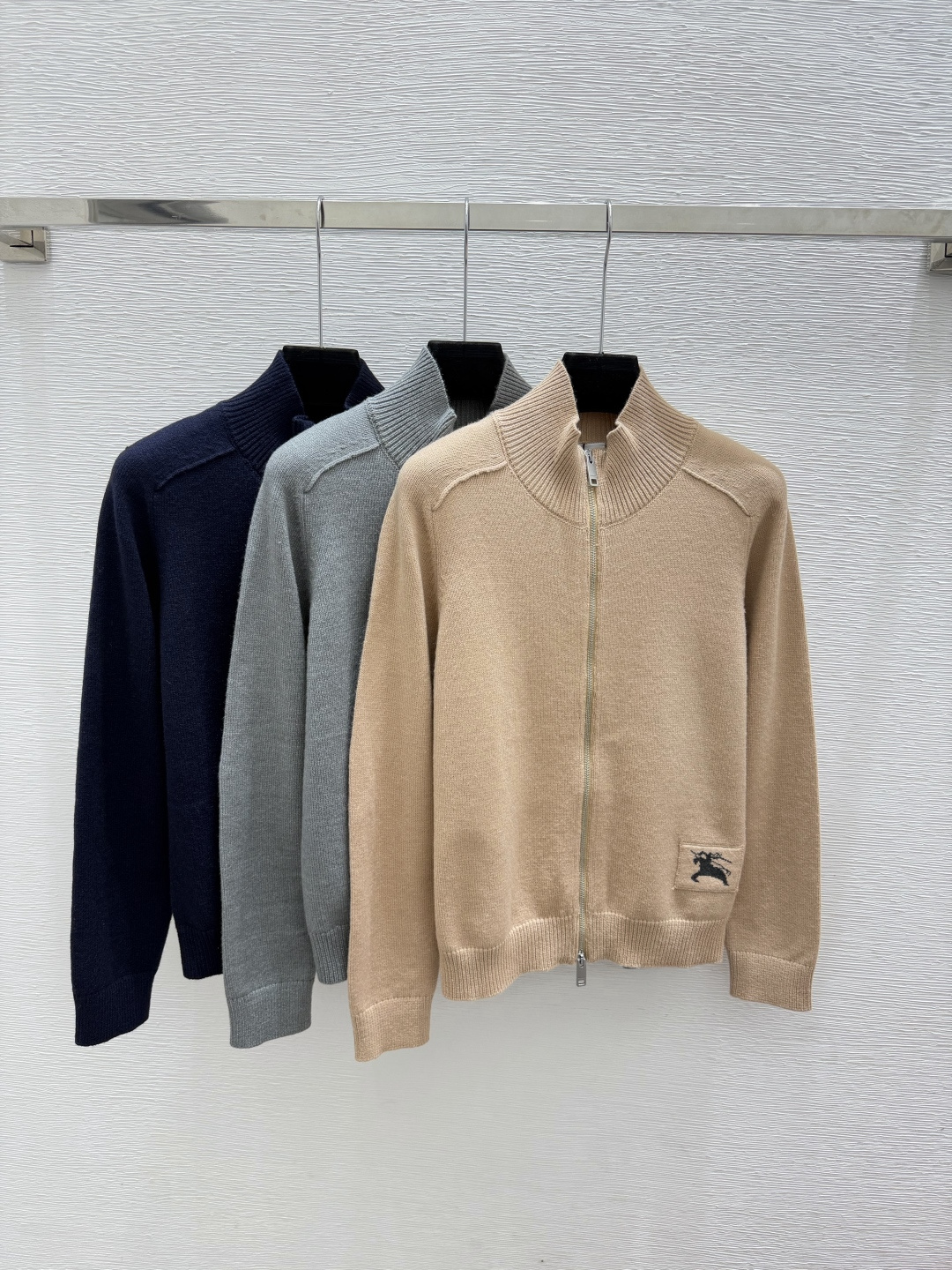 🆕BU家🆕  早秋新款  纯色高领针织长袖开衫 颜色：卡其 灰色 宝蓝 尺码：36.38.40      