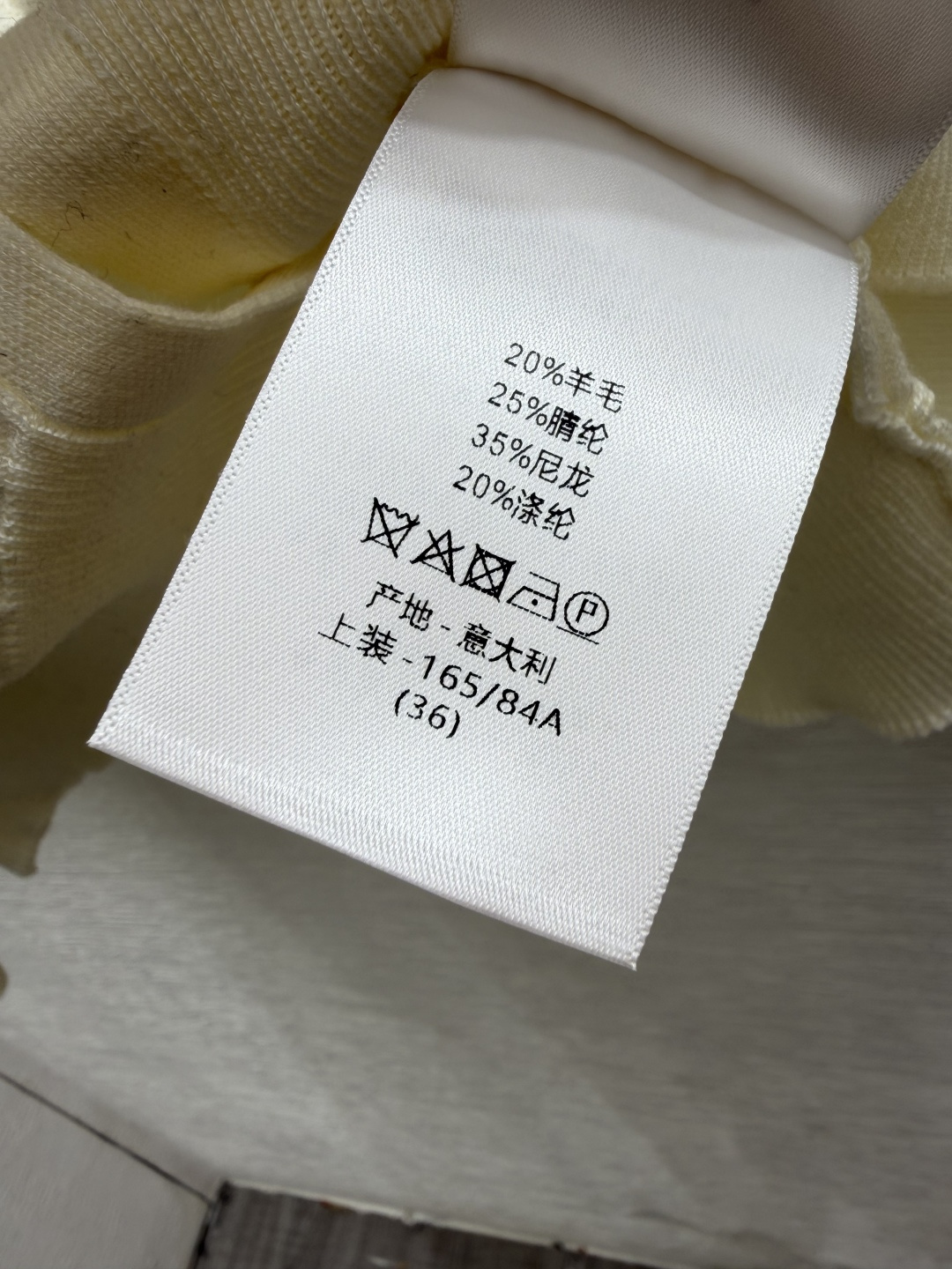 🆕D家🆕  早秋新款  撞色条纹圆领针织长袖开衫 颜色：白色 黑色 尺码：36.38.40      