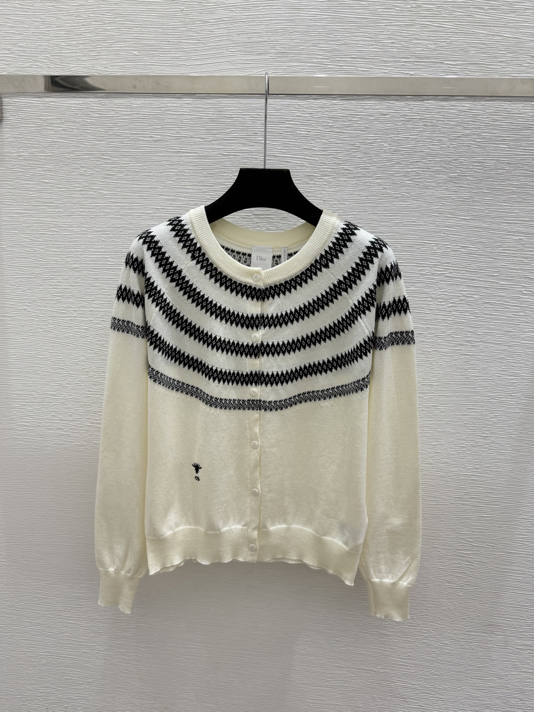 🆕D家🆕  早秋新款  撞色条纹圆领针织长袖开衫 颜色：白色 黑色 尺码：36.38.40      