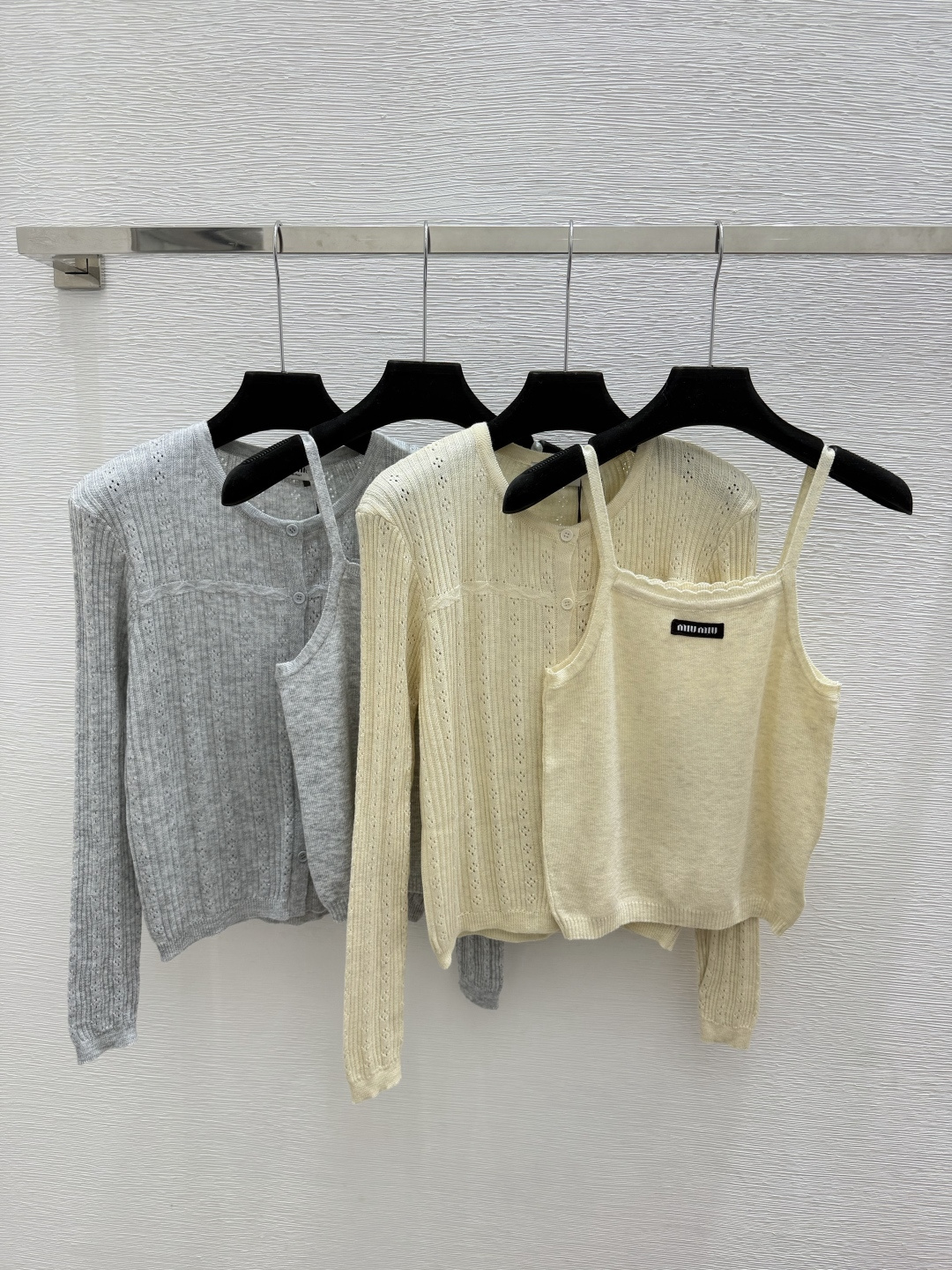 🆕M家🆕  早秋新款  纯色简约针织吊带两件套 颜色：杏色 灰色 尺码：36.38.40      