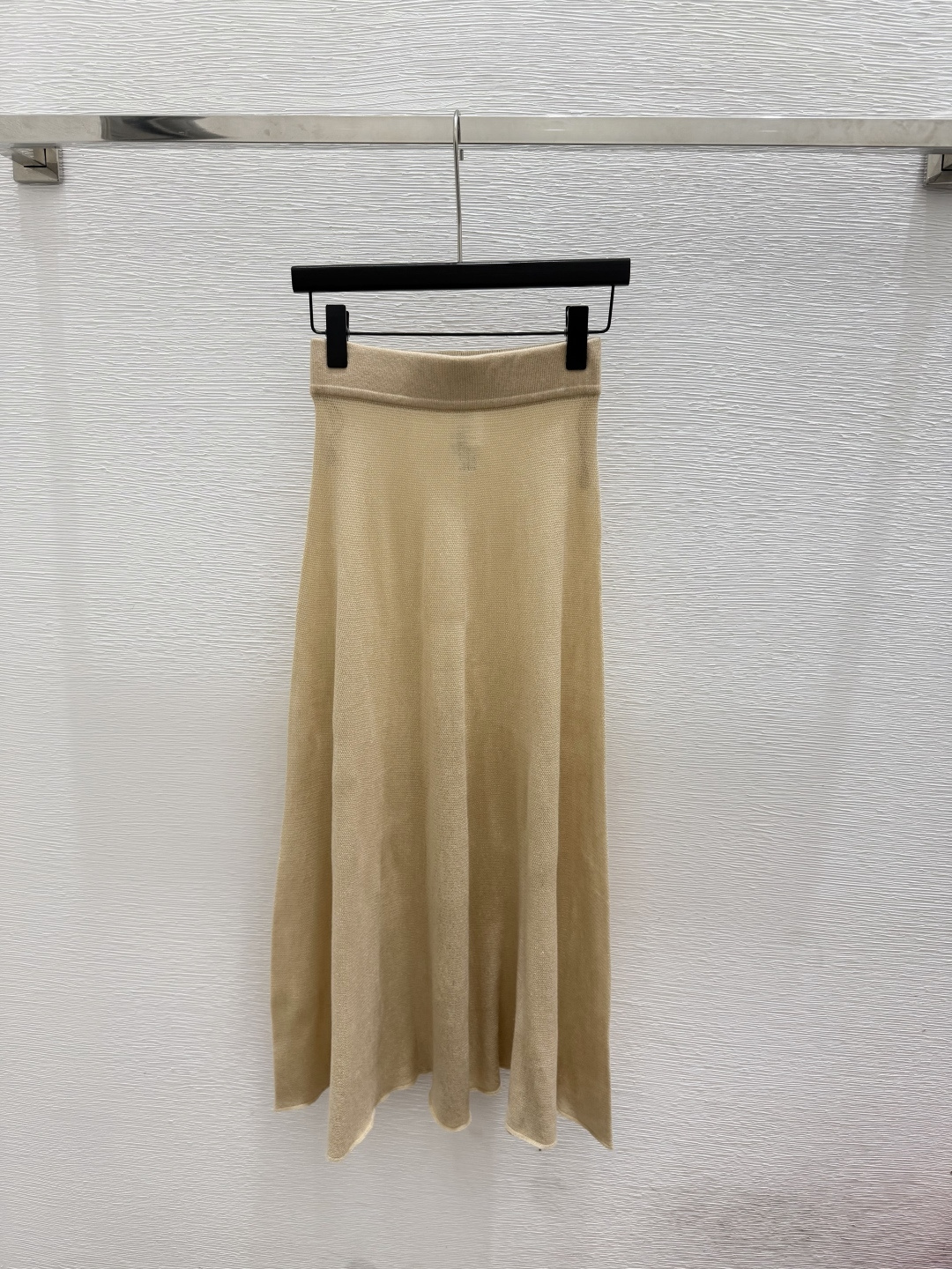 🆕LP家🆕  早秋新款  纯色简约针织半裙 颜色：杏色  尺码：36.38.40      