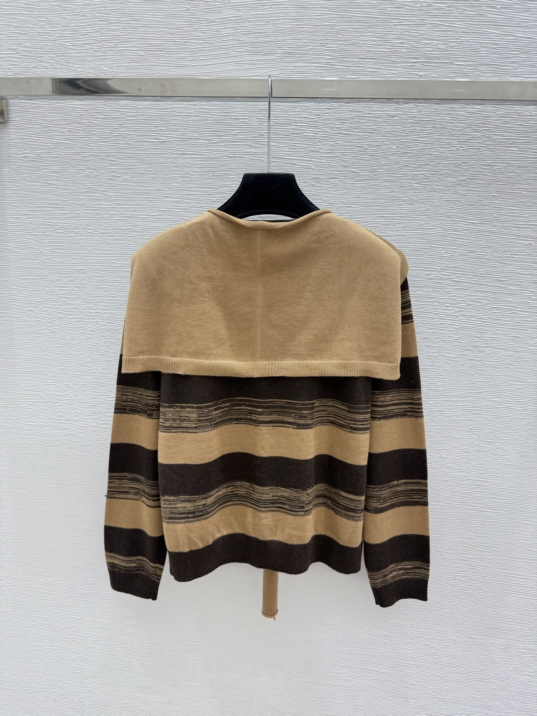 🆕M家🆕  早秋新款  撞色条纹披肩圆领针织长袖开衫 颜色：宝蓝 咖啡 尺码：36.38.40      