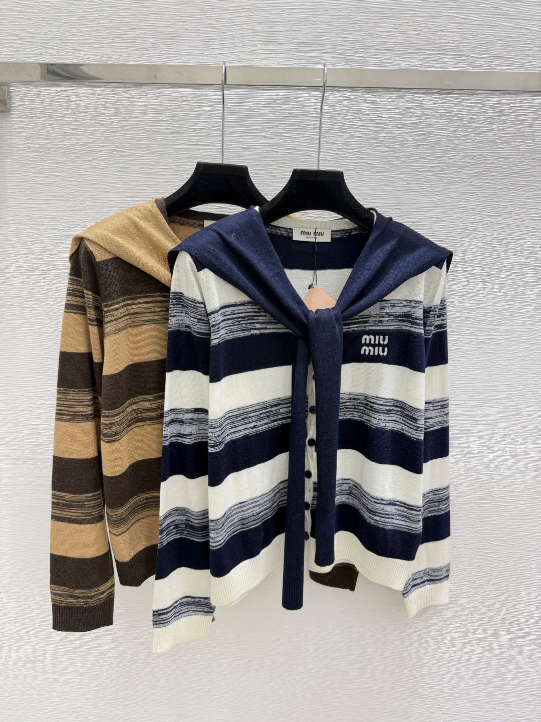 🆕M家🆕  早秋新款  撞色条纹披肩圆领针织长袖开衫 颜色：宝蓝 咖啡 尺码：36.38.40      