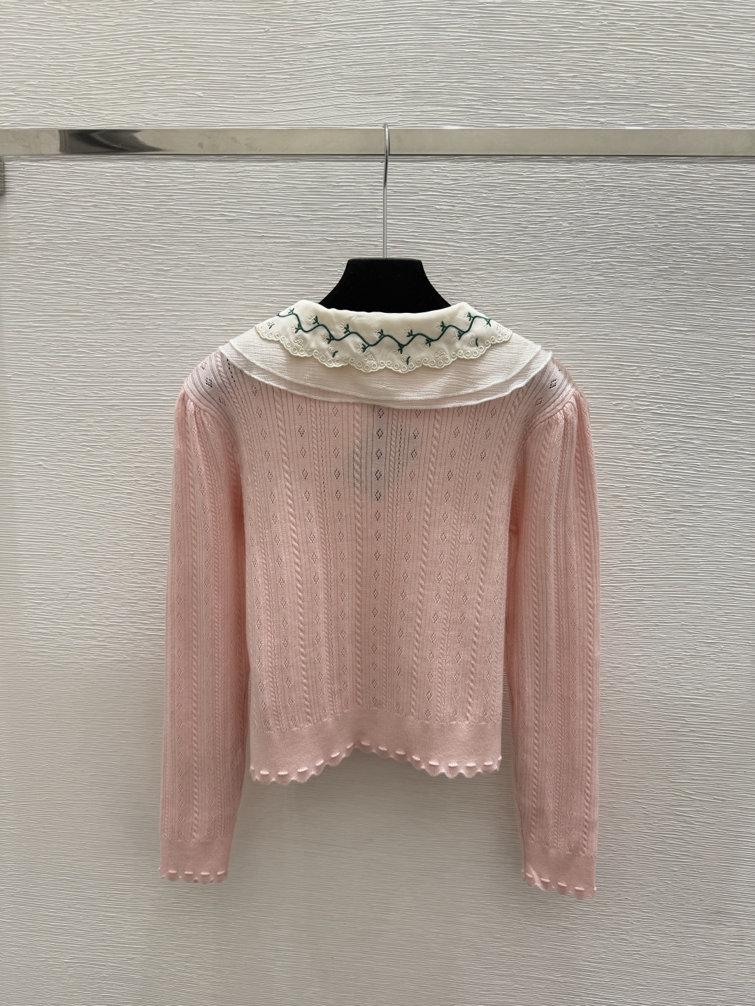 🆕M家🆕  早秋新款  撞色花卉翻领针织长袖开衫 颜色：杏色 粉色 尺码：36.38.40      