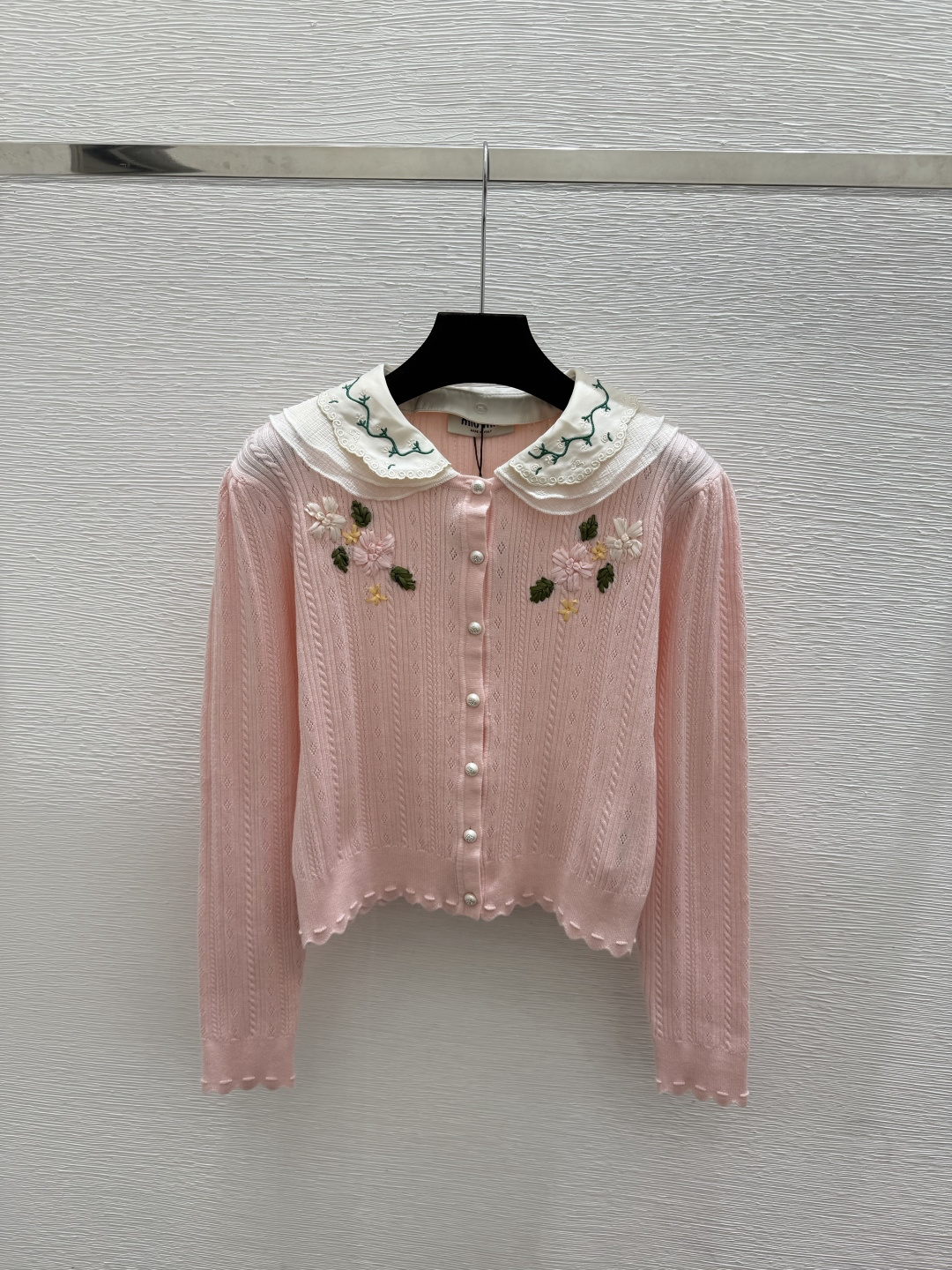 🆕M家🆕  早秋新款  撞色花卉翻领针织长袖开衫 颜色：杏色 粉色 尺码：36.38.40      