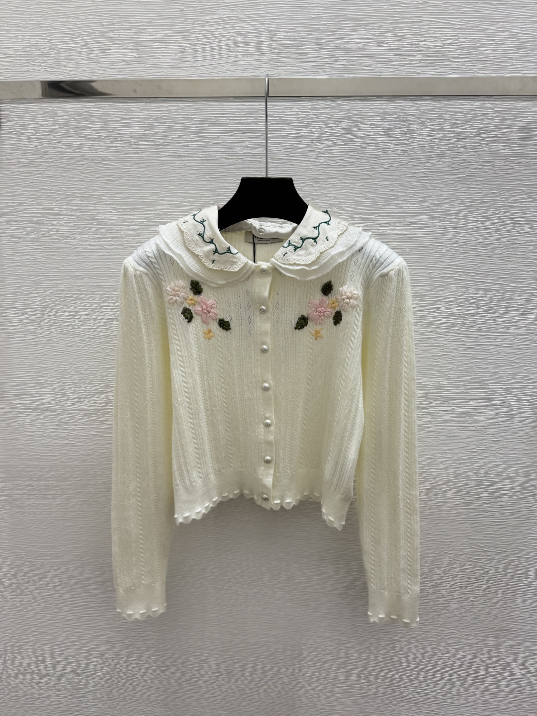 🆕M家🆕  早秋新款  撞色花卉翻领针织长袖开衫 颜色：杏色 粉色 尺码：36.38.40      