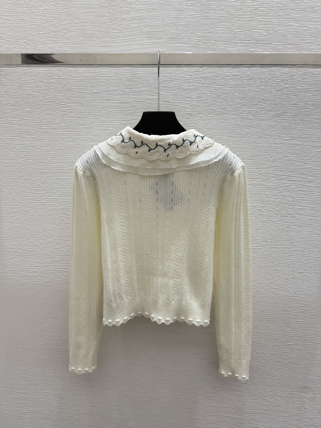 🆕M家🆕  早秋新款  撞色花卉翻领针织长袖开衫 颜色：杏色 粉色 尺码：36.38.40      