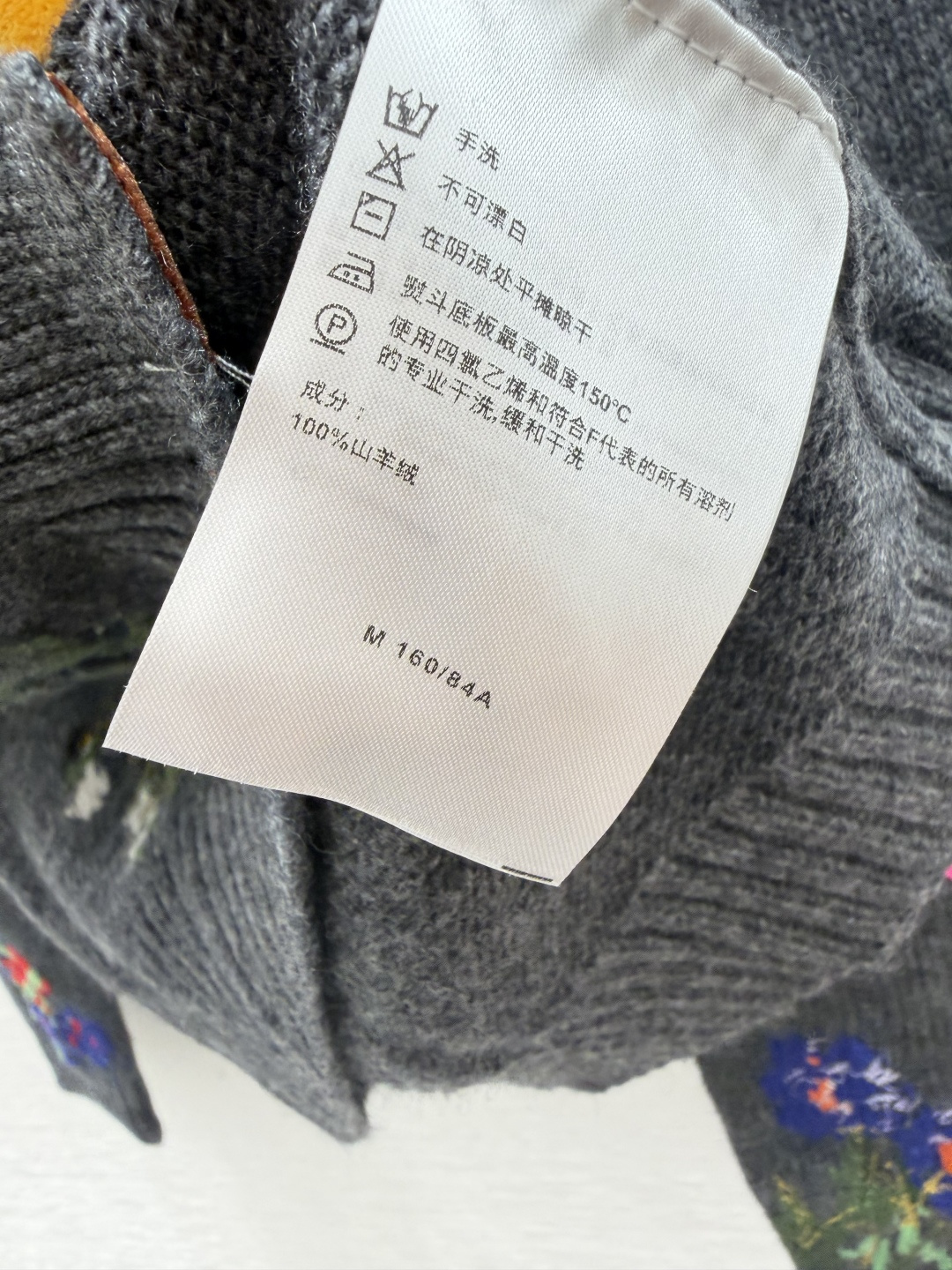 🆕ER家🆕  早秋新款  撞色花卉圆领针织长袖开衫 颜色：灰色 黑色 尺码：36.38.40      