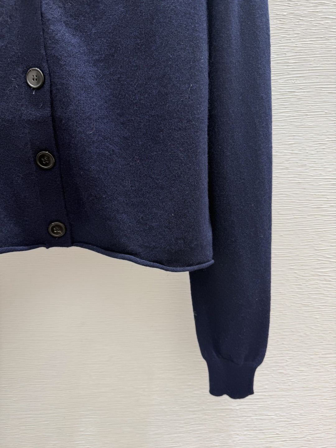 🆕M家🆕  早秋新款  纯色简约V领针织长袖开衫 颜色：宝蓝 尺码：36.38.40      