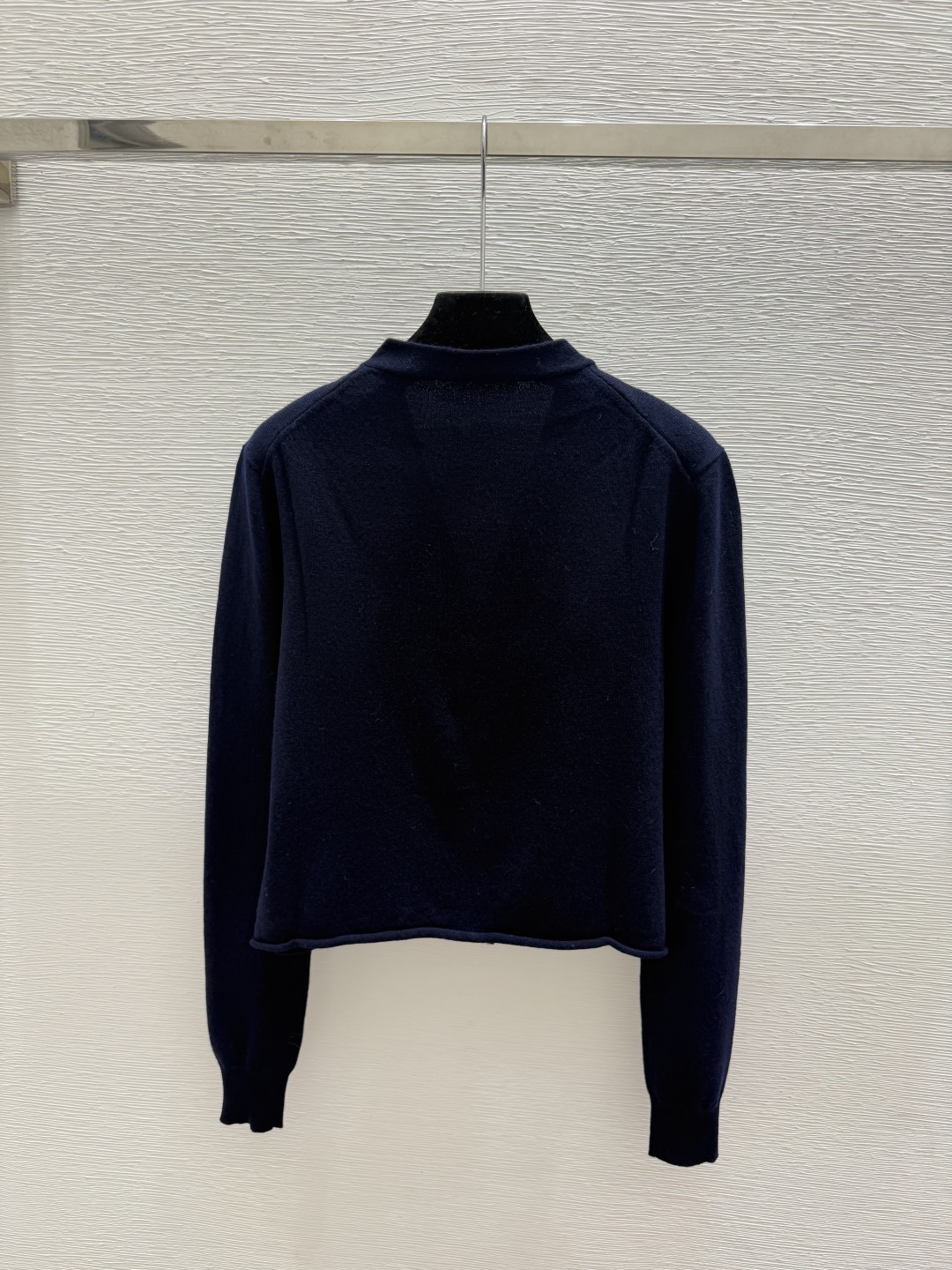 🆕M家🆕  早秋新款  纯色简约V领针织长袖开衫 颜色：宝蓝 尺码：36.38.40      