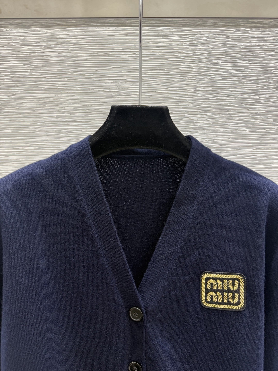 🆕M家🆕  早秋新款  纯色简约V领针织长袖开衫 颜色：宝蓝 尺码：36.38.40      