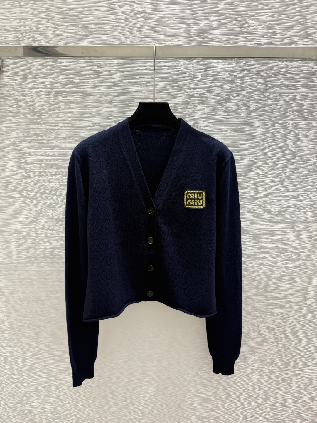 🆕M家🆕  早秋新款  纯色简约V领针织长袖开衫 颜色：宝蓝 尺码：36.38.40      